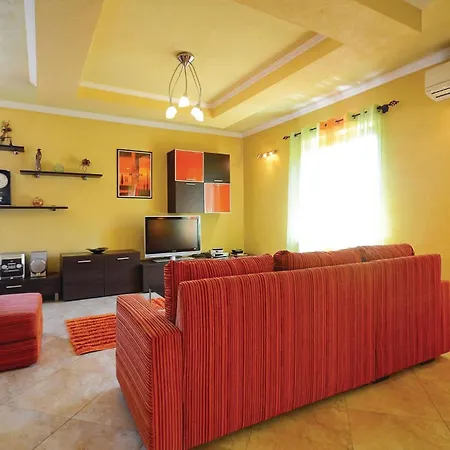 Holiday home Barisici V Sumber