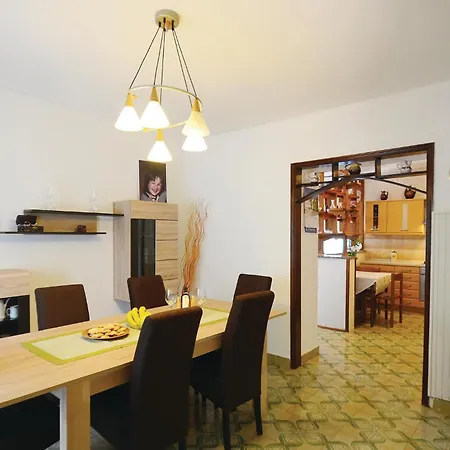 Barisici V Holiday home Sumber