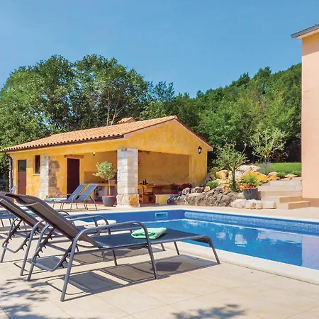Stunning In Barisici With Wifi Holiday home
