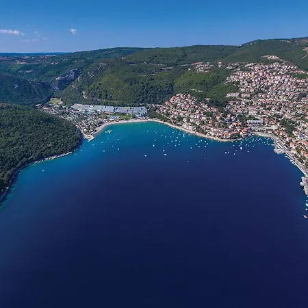 Stunning In Barisici With Wifi *